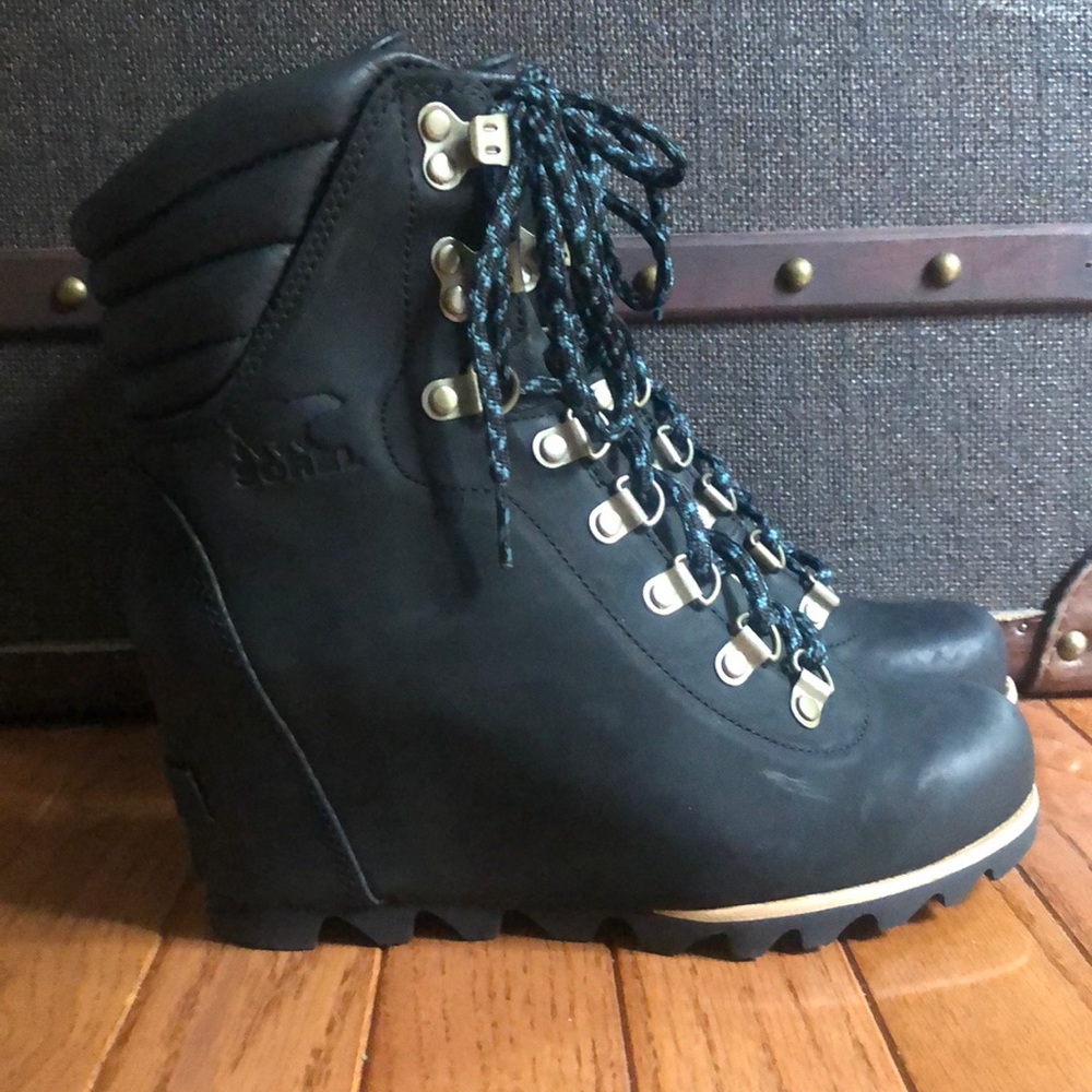 🌟brand new SOREL wedge heel boots size 10